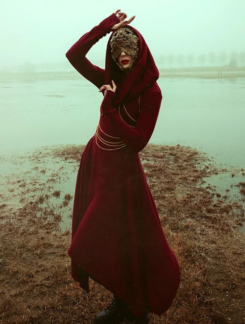 Robe pull longue à gros col et capuche "Mantwëen", Bordeaux