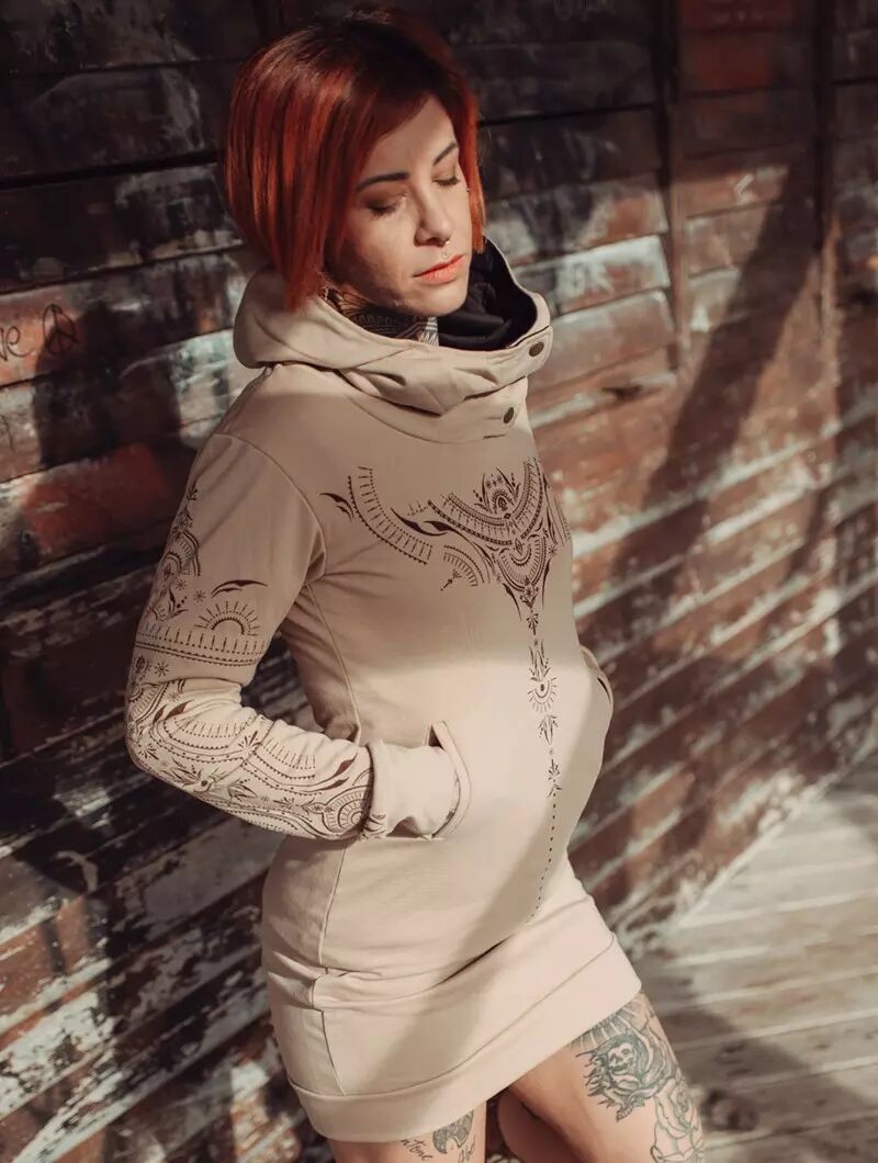 Robe sweat imprimée à col capuche "Numendil Zohraa", Beige